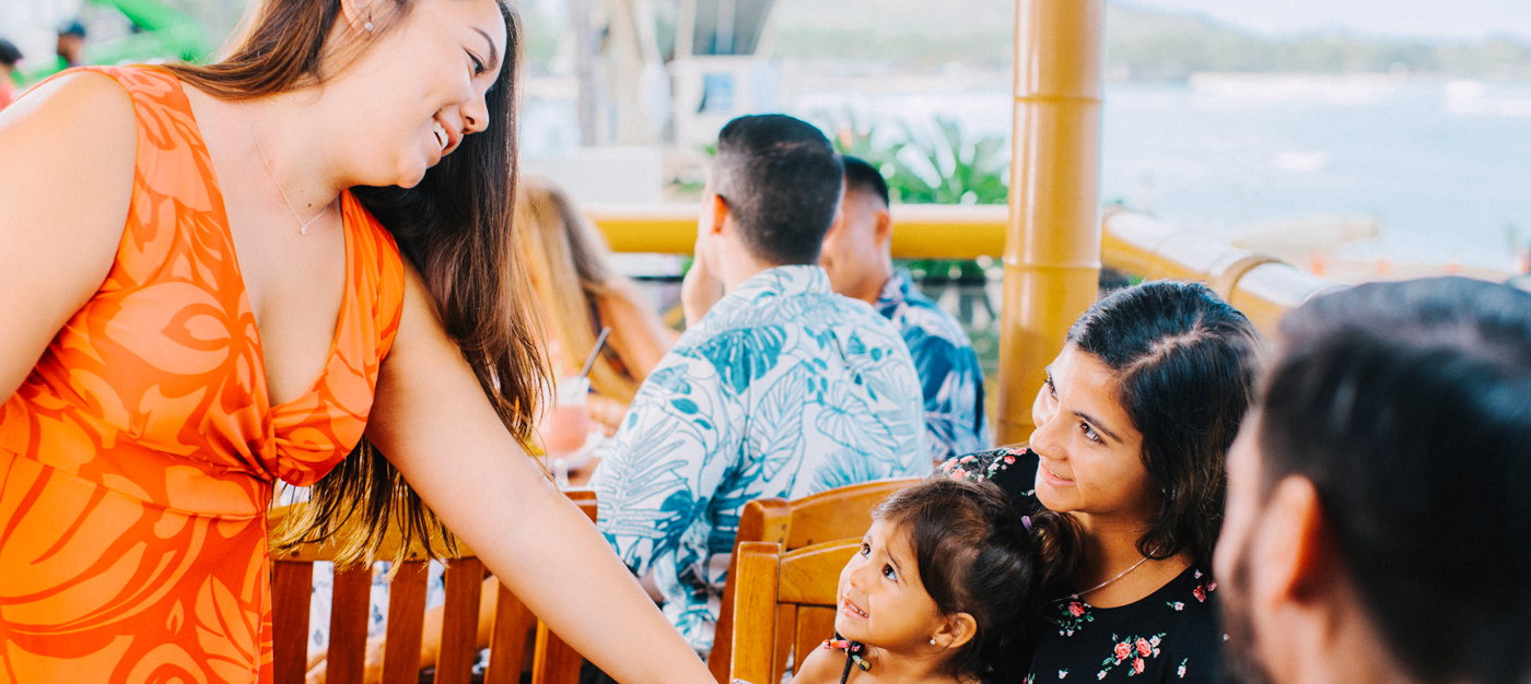 Waitress talking to a mom and daughter